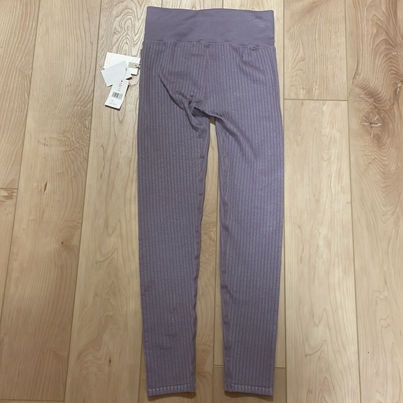 Good American Wide Rib Shine Ankle Legging, Dusty Violet, sz 1/2 (US S/M) - Picture 9 of 11